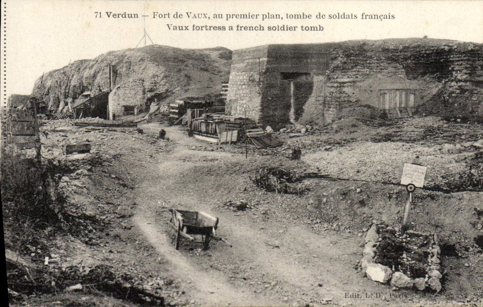 Fort de Vaux — Verdun — Tombe de soldats français — Edit. L.D. Paris