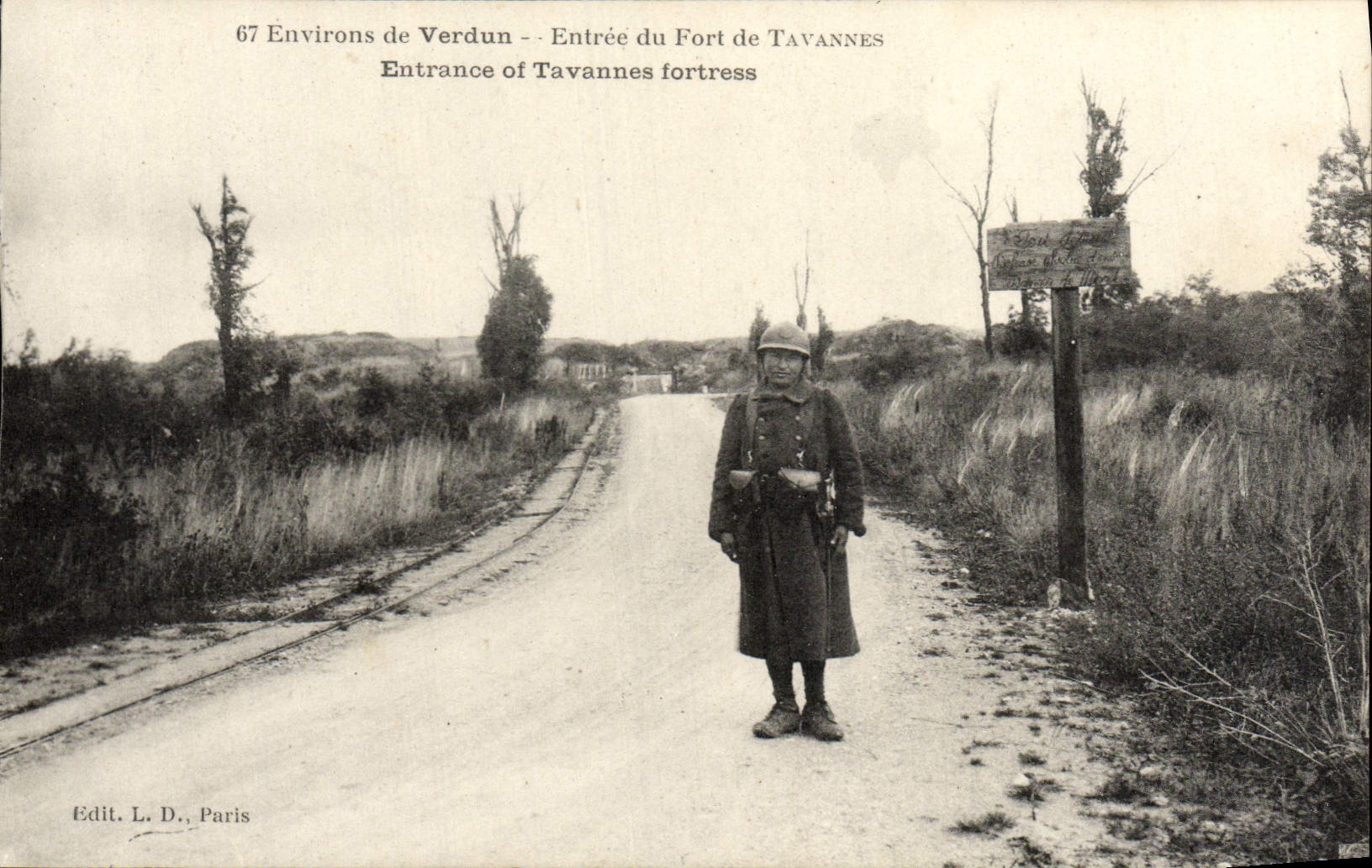 CPA Verdun Entree du Fort de Tavannes Soldat Poilu Militaria