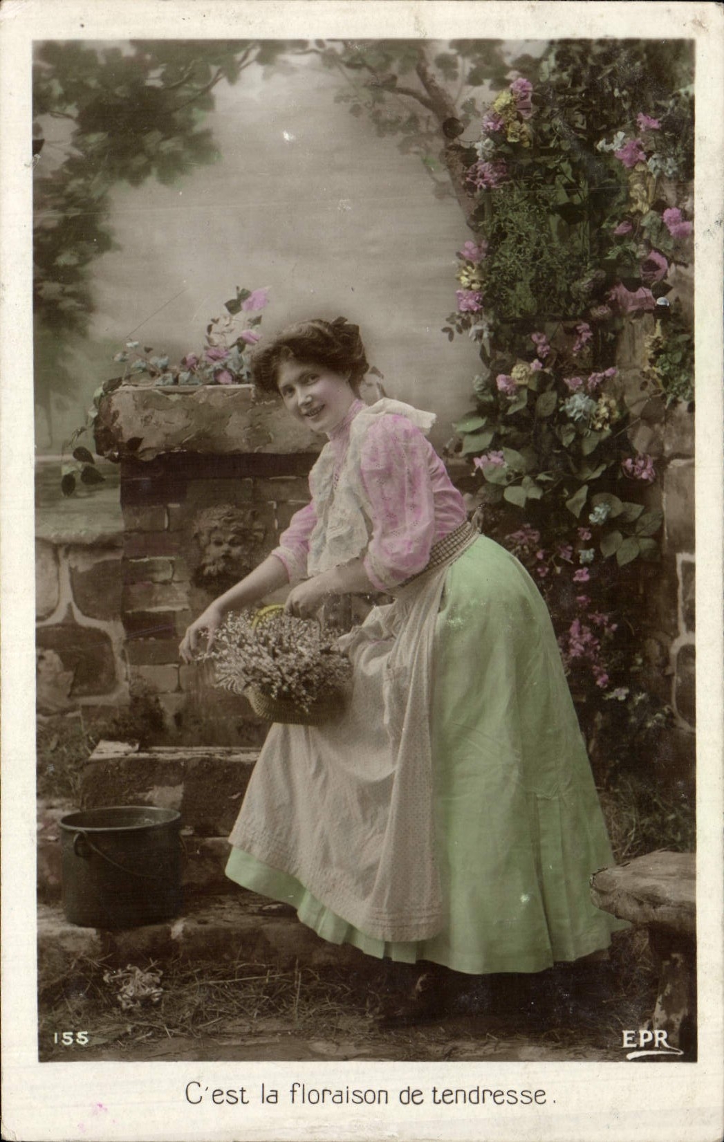 CPA Fantaisie Fleurs Femme