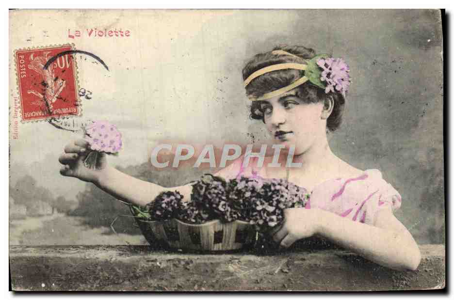 CPA Fantaisie Fleurs Femme La violette
