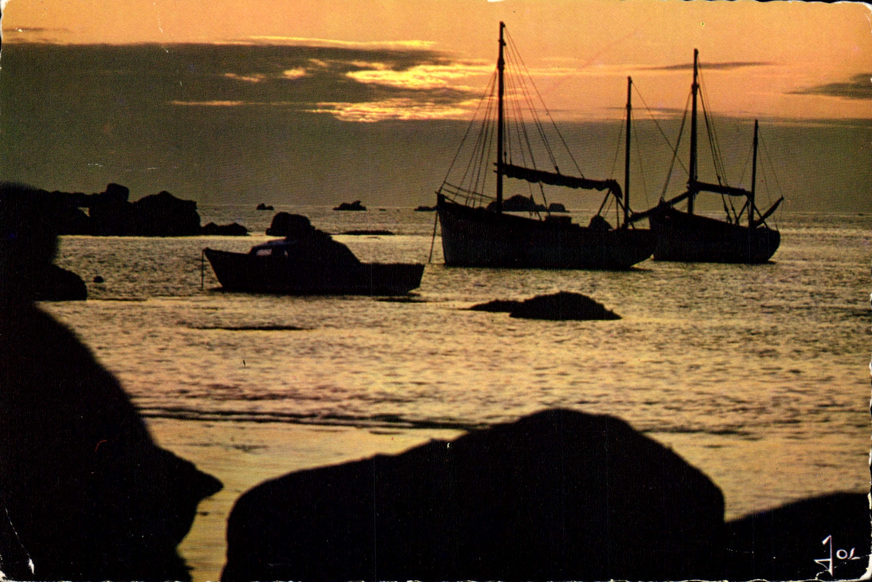 Coucher de soleil sur un port de pêche breton — La Bretagne en couleurs, MX 3209, Éditions d'Art JOS, 1973