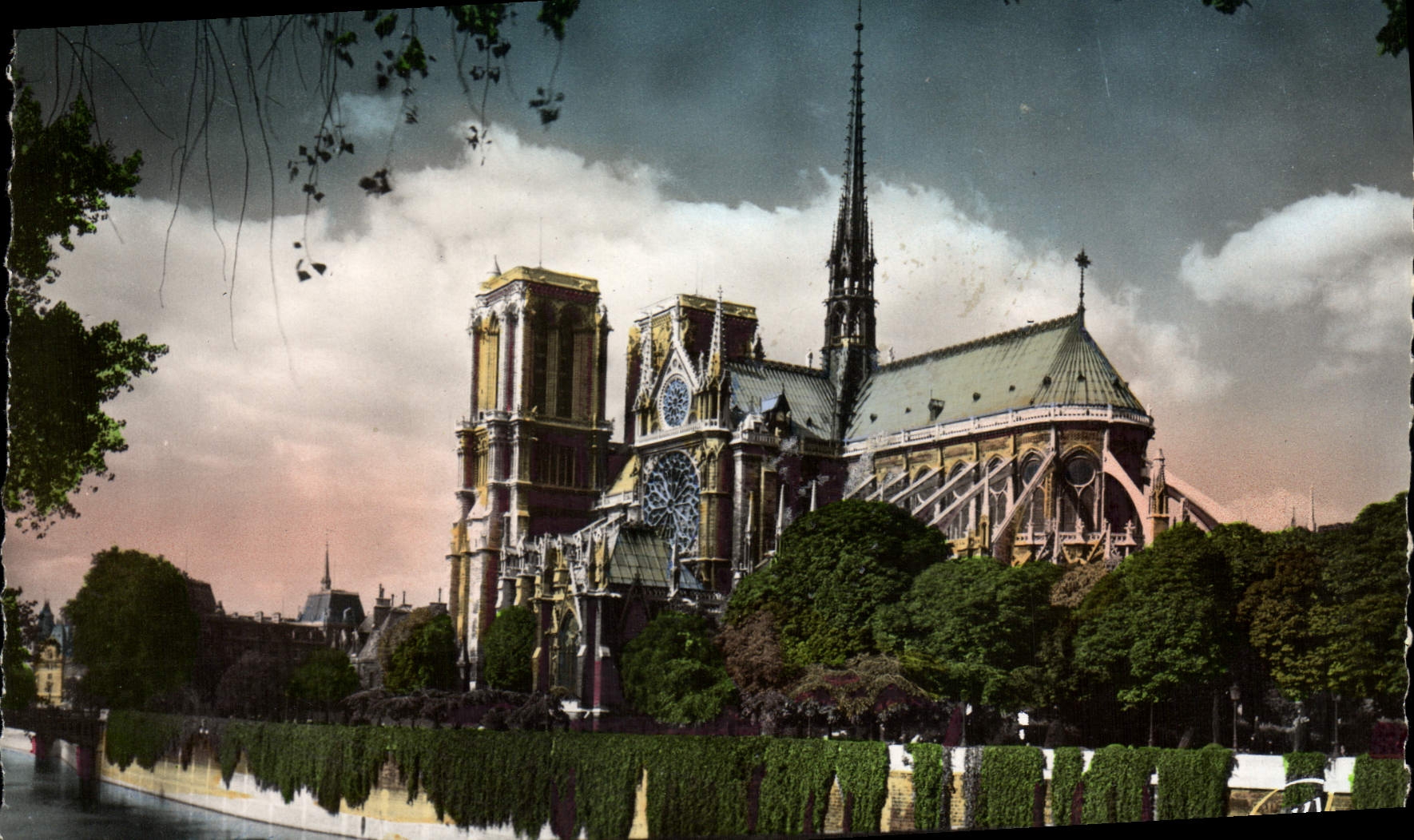 Paris et ses merveilles — Abside de la cathédrale Notre-Dame — Édit. d'Art « GUY », 33, rue des Croix-de-la-Bretonnerie, Paris