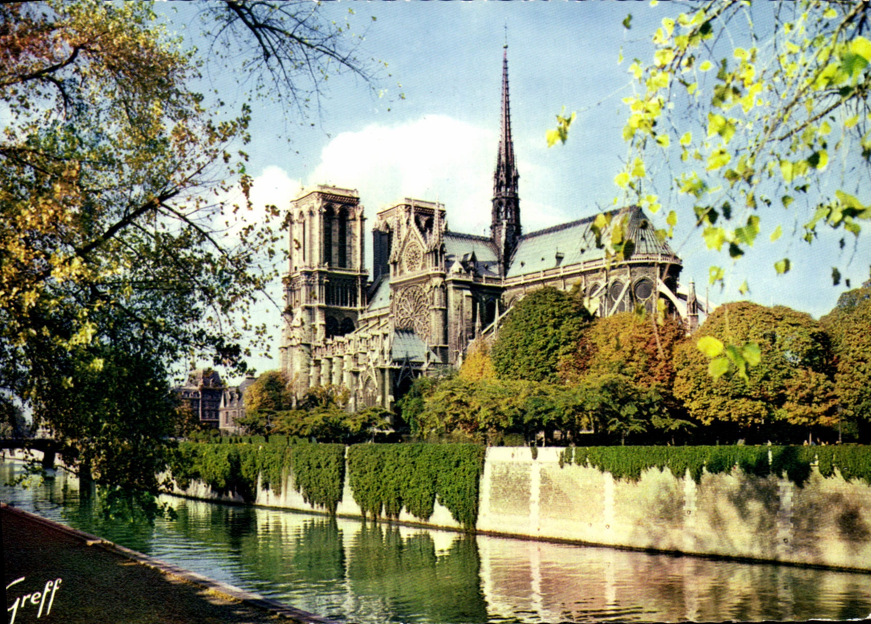 Notre-Dame de Paris — vue depuis la Seine — Greff