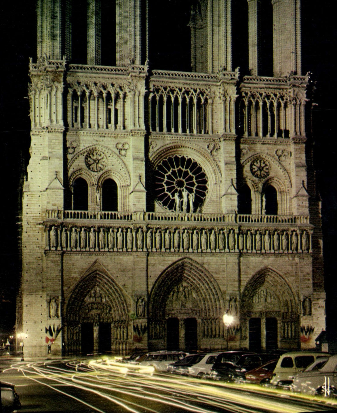 CPM Paris La Cathedrale Notre Dame