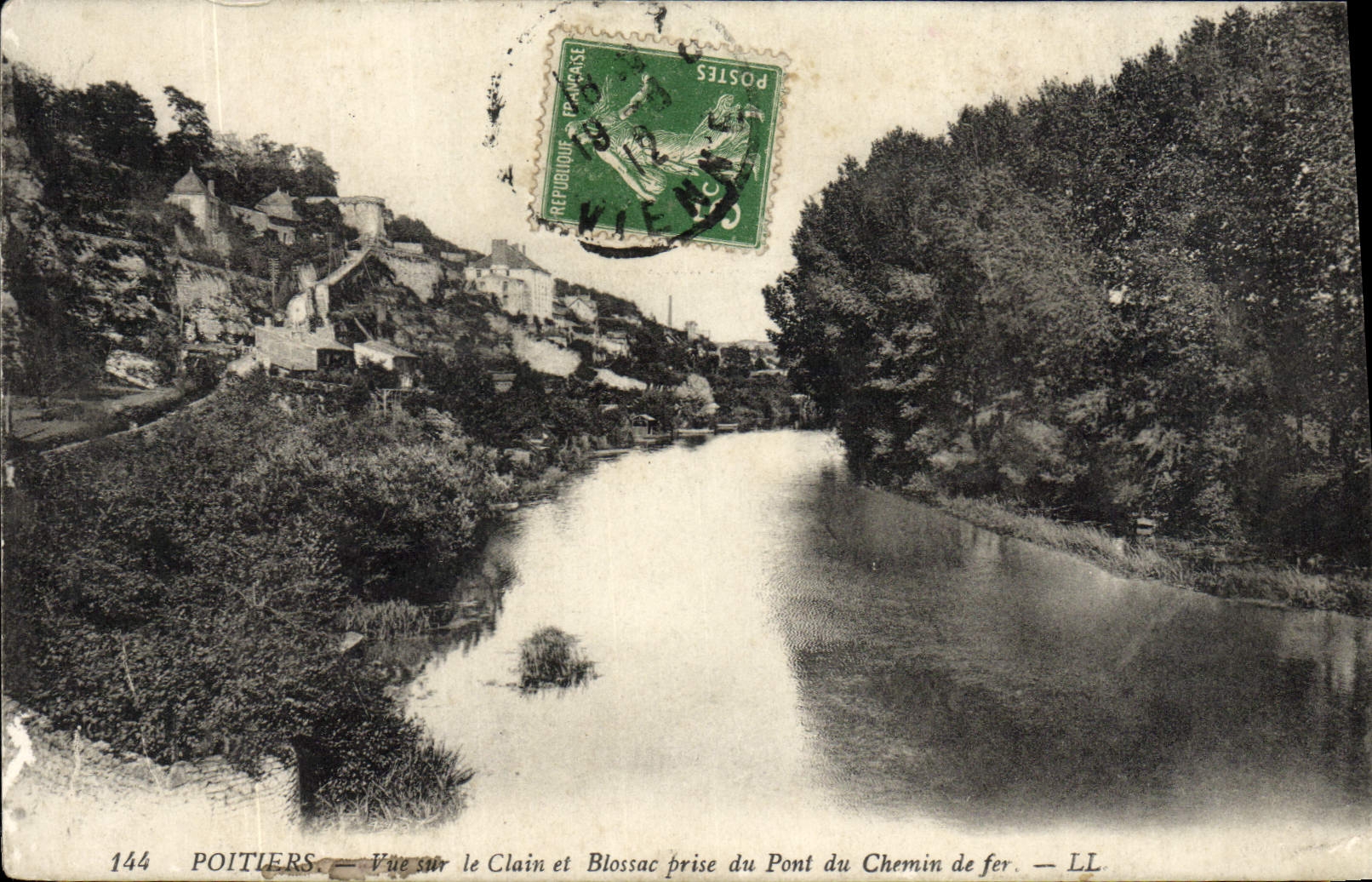 Poitiers — Vue sur le Clain et Blossac prise du Pont du Chemin de fer — LL