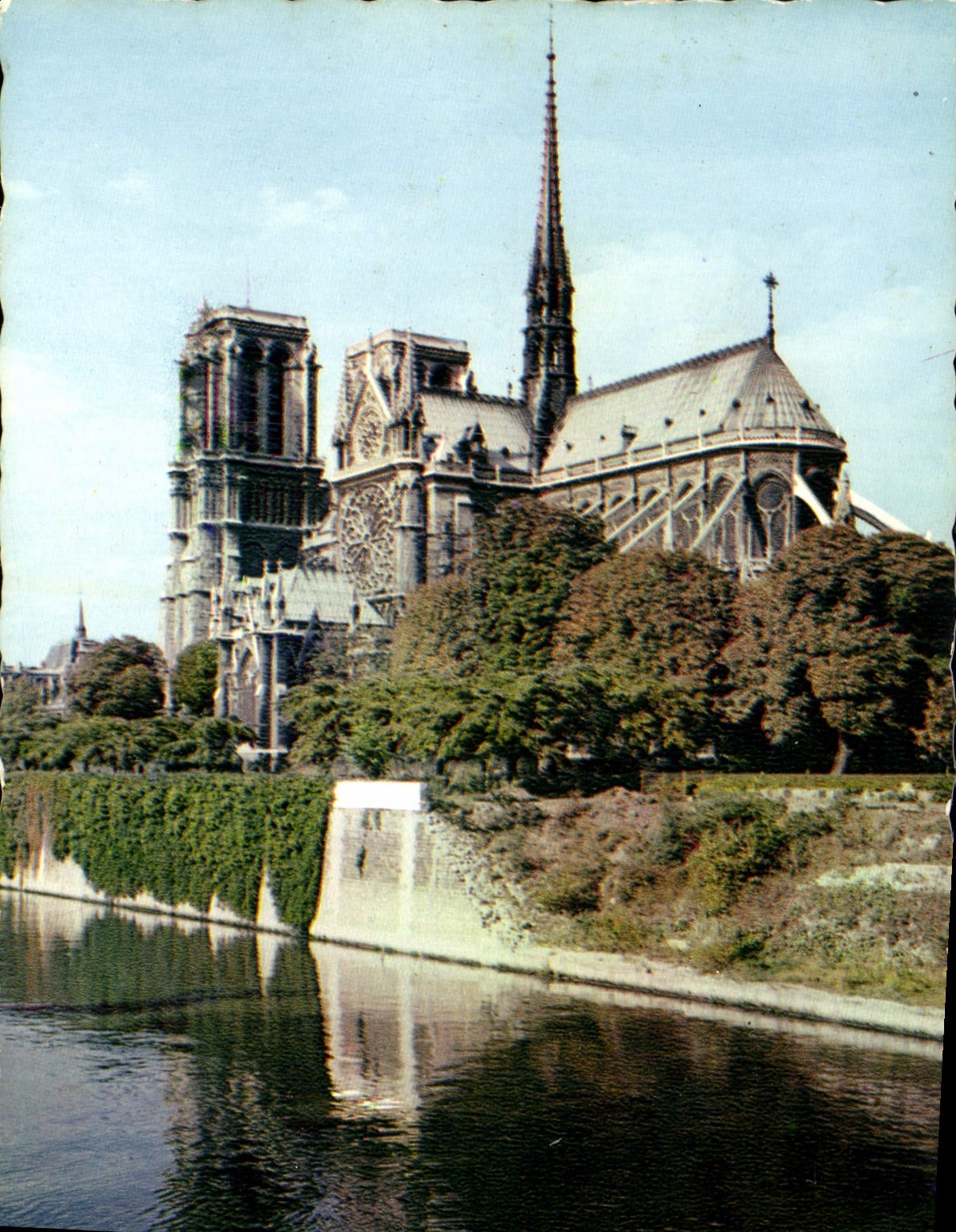 Notre-Dame de Paris — vue depuis la Seine — Éditions Mexichrome
