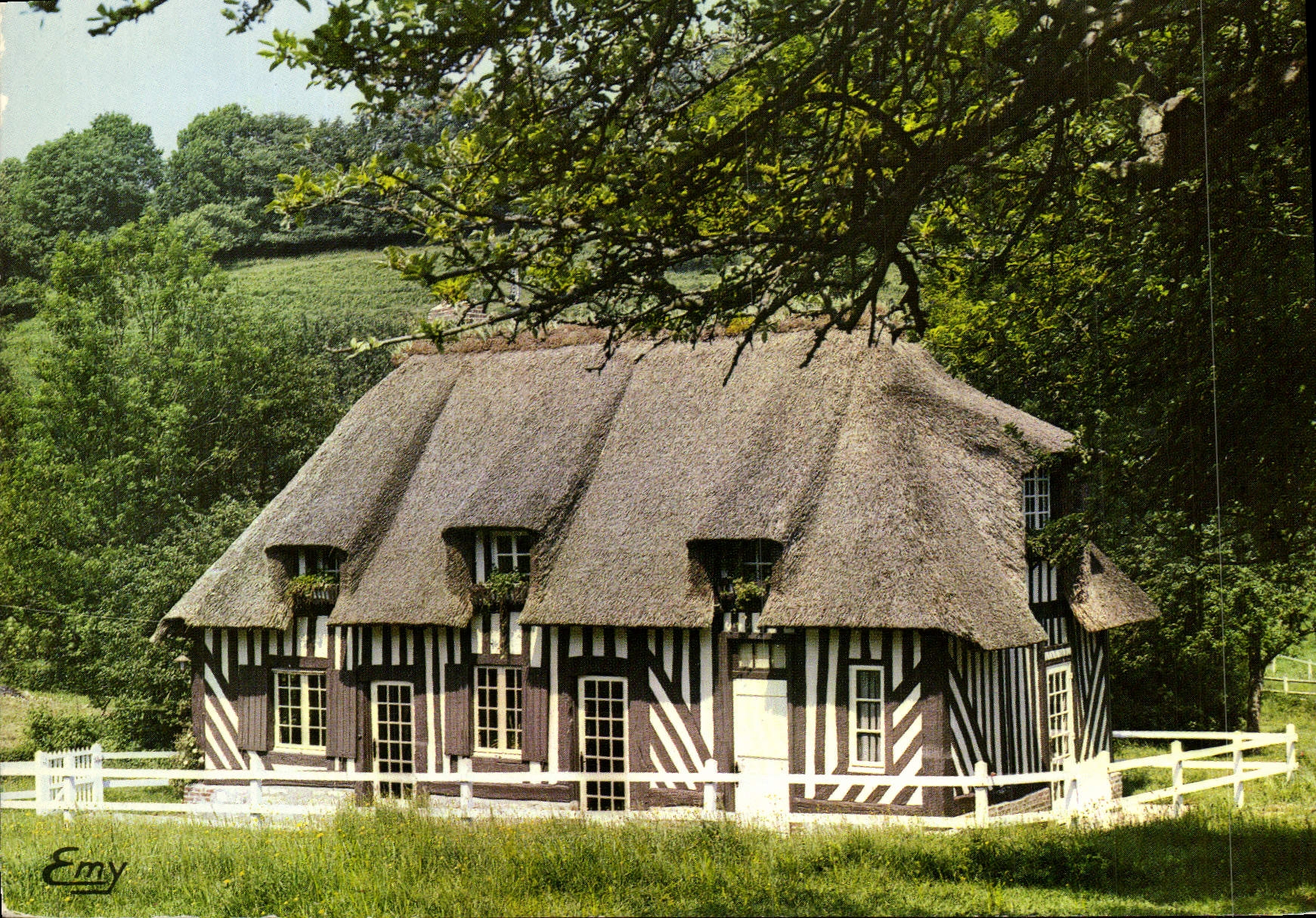 CPM Normandie Chaumiere en pays d'Auge