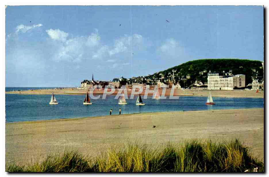 CPM Dives Sur Mer La Plage et la Vue Sur Houlgate