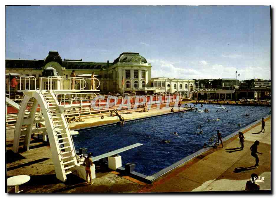 CPM Deauville Trouville La Piscine et le Casino de Trouville