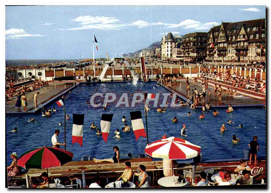 CPM Deauville Trouville Reine Des Plages La piscine