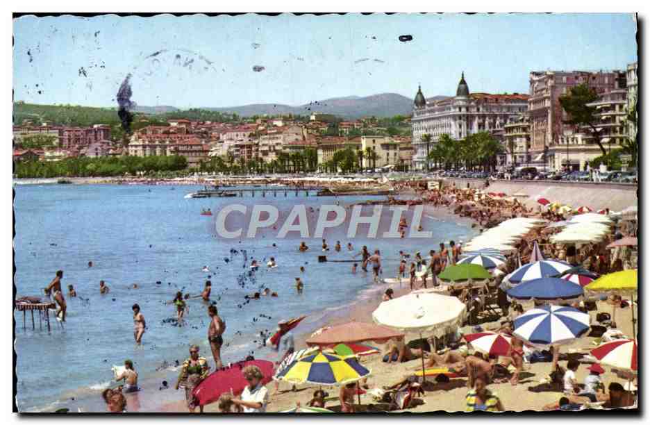 CPM Cannes Vue d'Ensemble de la Plage et de la Croisette