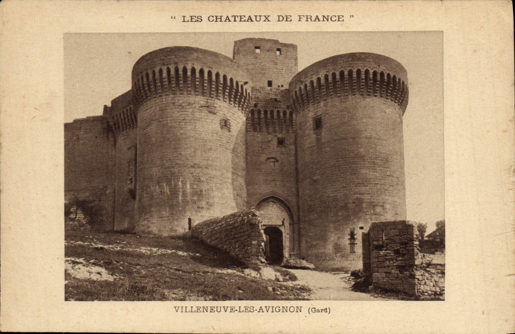 Château de Villeneuve-lès-Avignon — Les Châteaux de France — éditeur non identifié