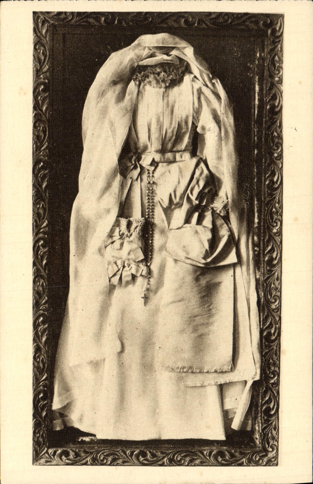 Toilette de 1ère Communion de Sainte Thérèse de l'Enfant-Jésus — série 6 — éditeur non visible