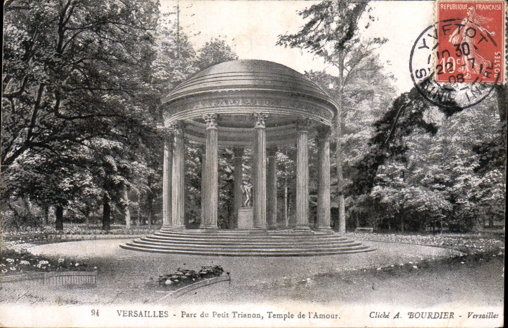 CPA Versailles Parc du Petit Trianon Temple de L'Amour