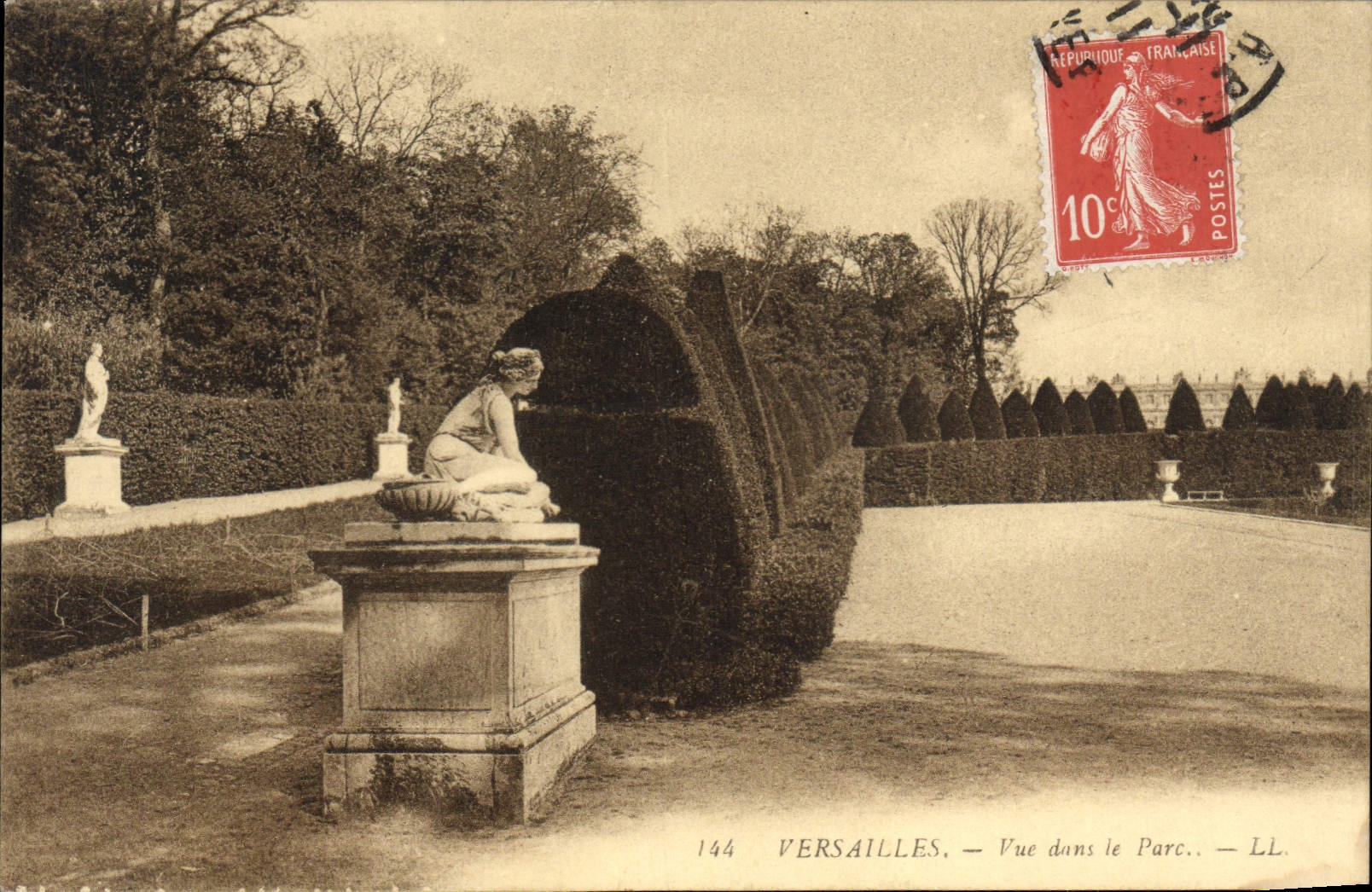 CPA Versailles Vue Dans Le Parc