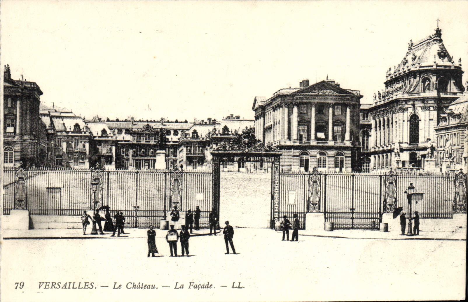 CPM Versailles Le Chateau La Facade