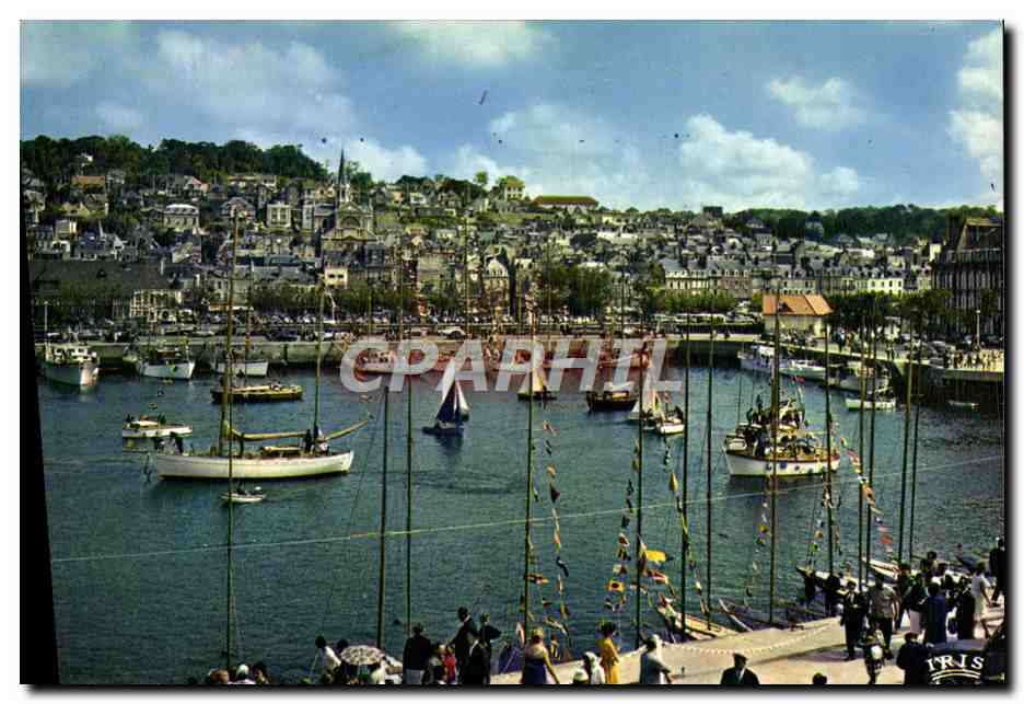 CPM Deauville Trouville Le Bassin Des Yachts Bateaux
