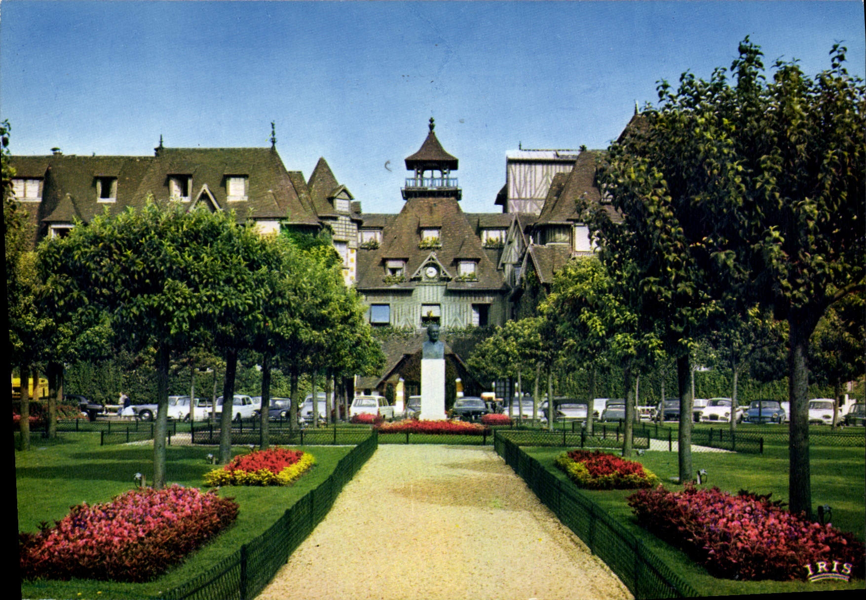CPM Deauville Plage Fleurie Le Normandy Hotel