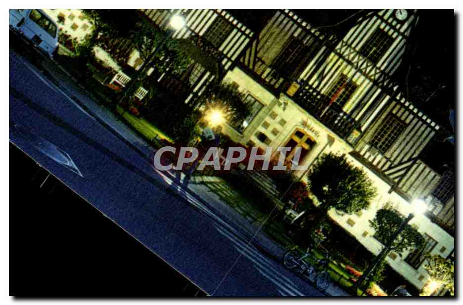 Deauville - Trouville (14) — L'hôtel de ville (style normand) la nuit — IRIS