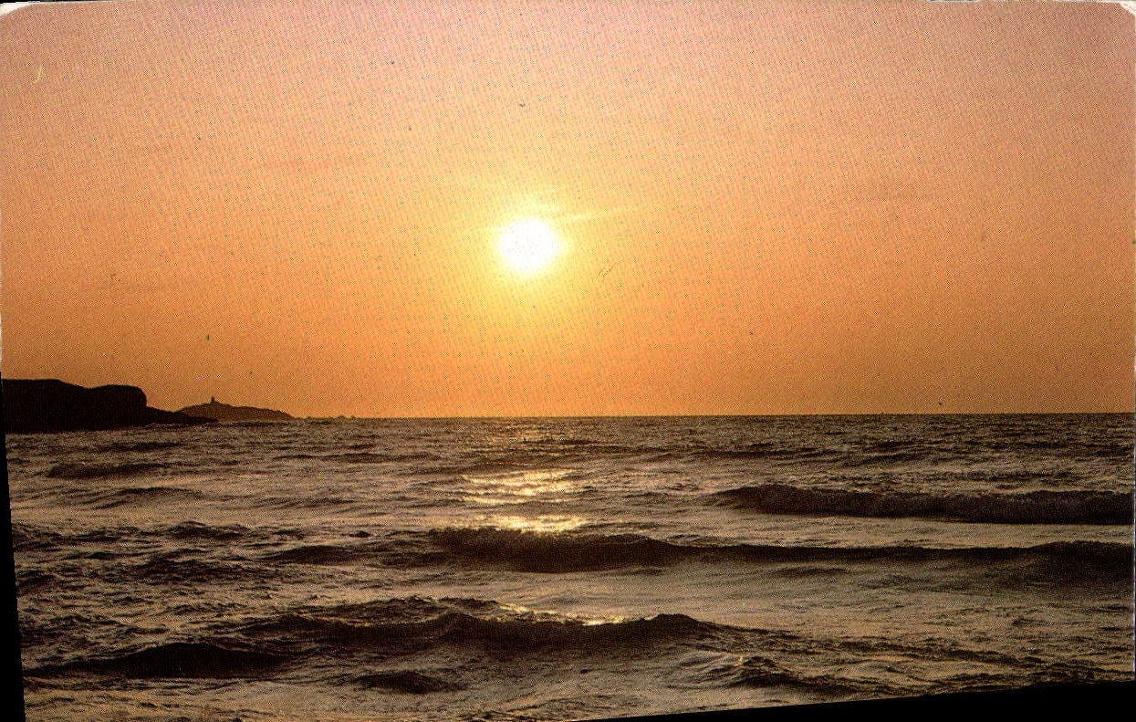 Coucher de soleil sur les flots — Lumière et beauté de la Méditerranée — Éditions S. Audumares, n°6058
