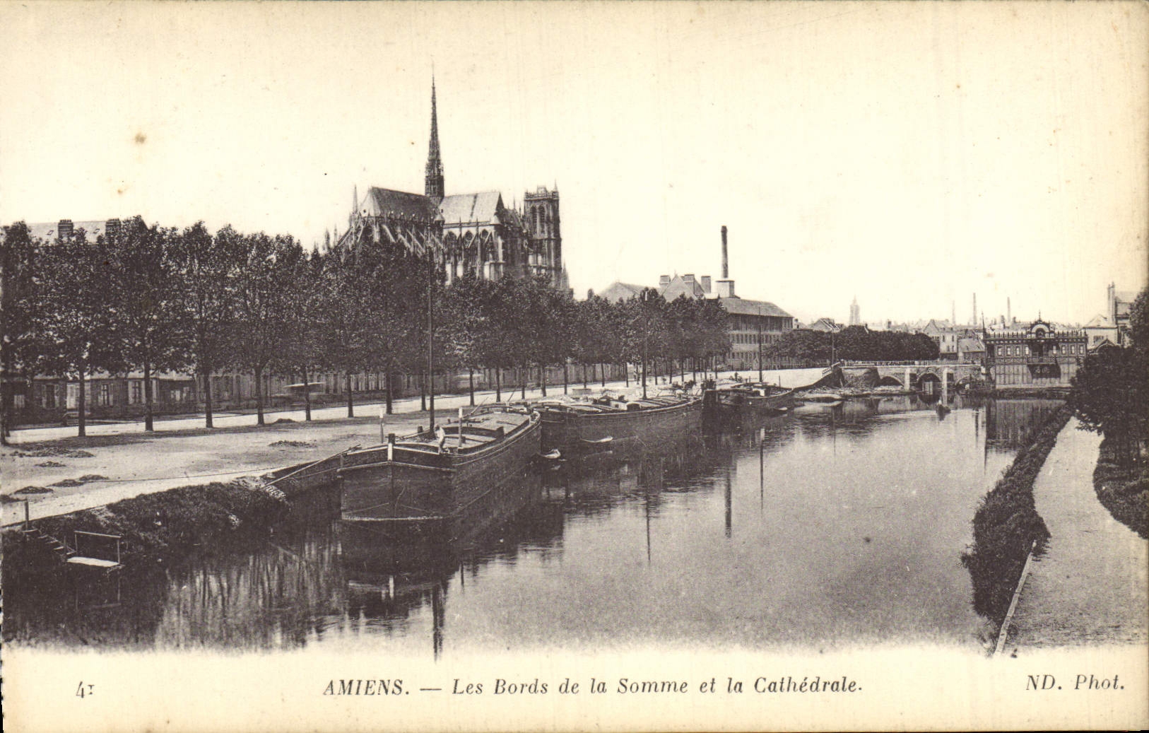 Amiens — Les Bords de la Somme et la Cathédrale — ND. Phot.
