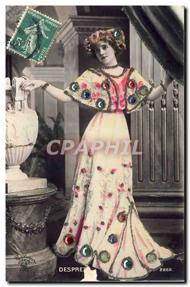 Femme en robe ornée de perles et de pierres — Desprez, Paris — n° 2268