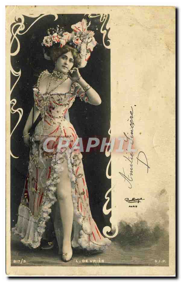 L. DE VRIÈS — Femme en costume de scène orné de fleurs et de perles — Éditeur Rewltinger, Paris, n° 817/5