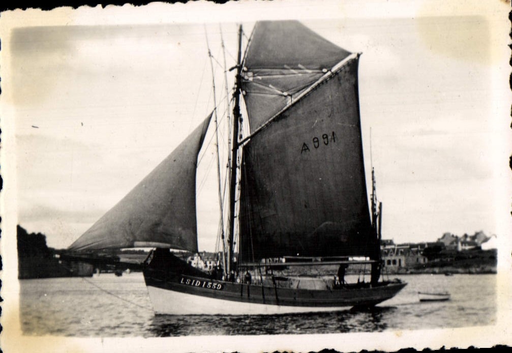 Photo Bateau de peche Voilier 