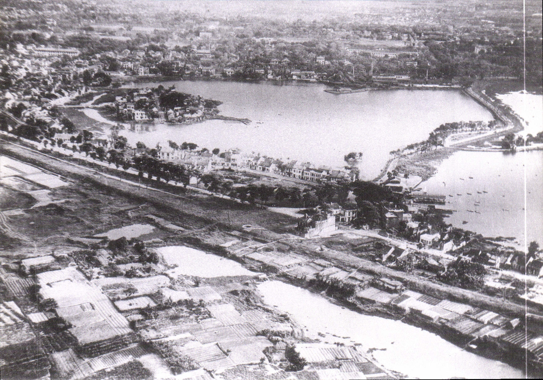 Lac de Hô Trúc Bạch — vue aérienne — CPAPHIL