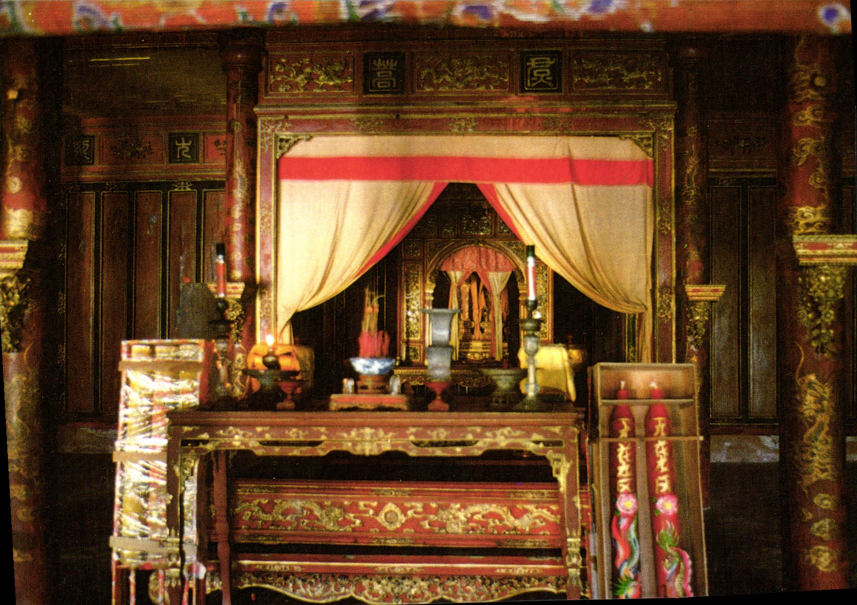 Intérieur du Temple Hoa Khiêm — Mausolée de l'empereur Tu Duc — CPAPHIL