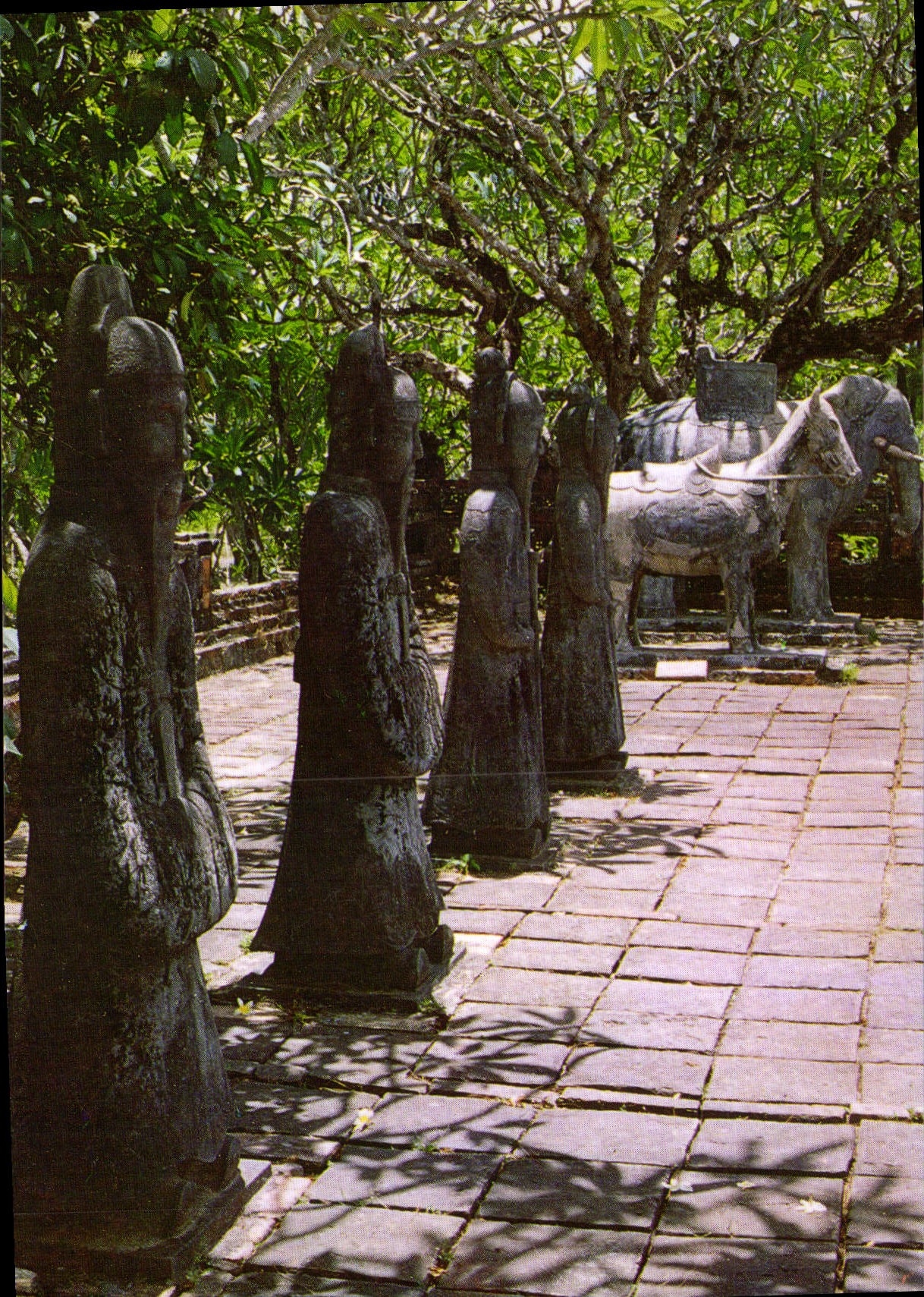 Hue - Vietnam - Tombeau de l'empereur Tu Duc — Sân châu ở Khiêm Lăng — CPAPHIL