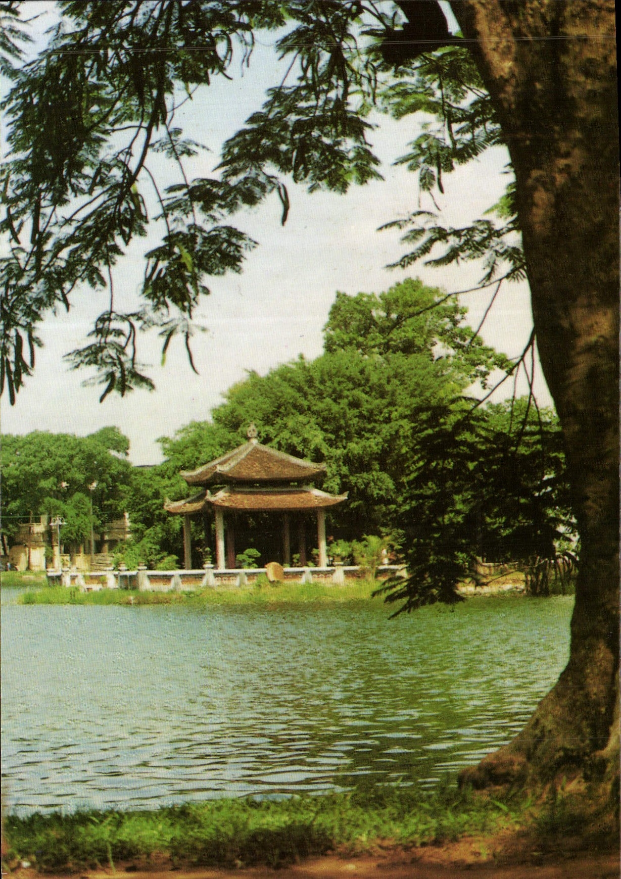 Lac des Epées — Vue du pavillon sur l'eau — Imprimée par Liksín - Anverso