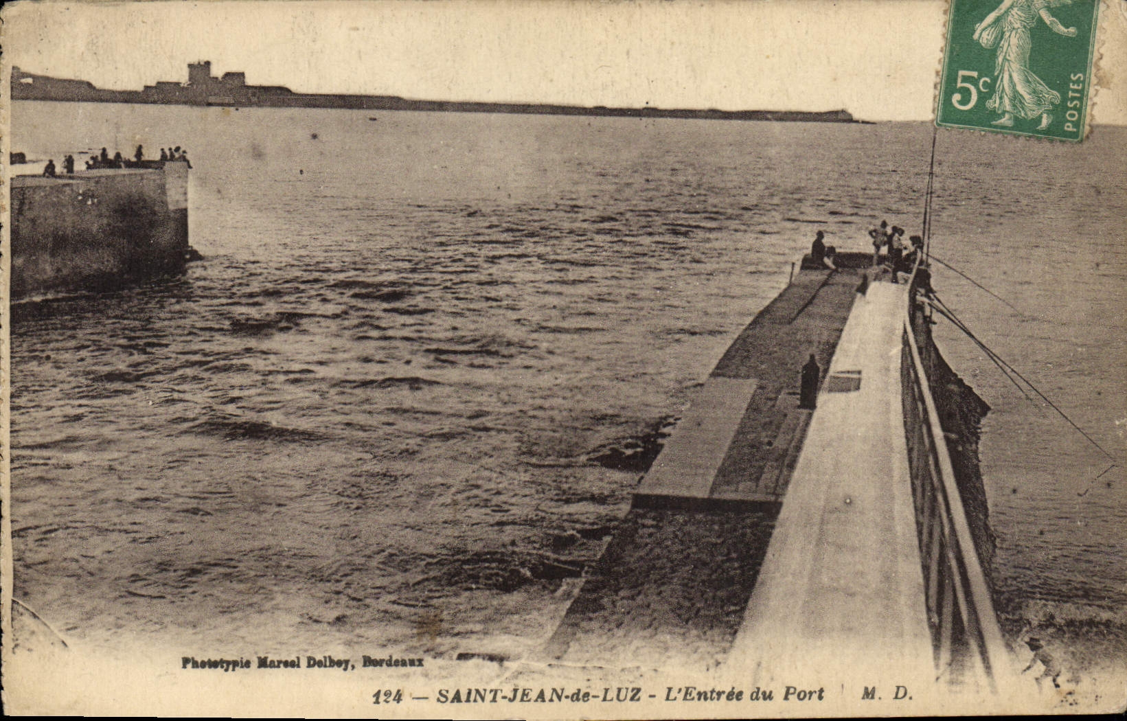 SAINT-JEAN-de-LUZ — Ansicht des Hafeneingangs — Phototypie Maresal Delbey, Bordeaux — Nr. 124