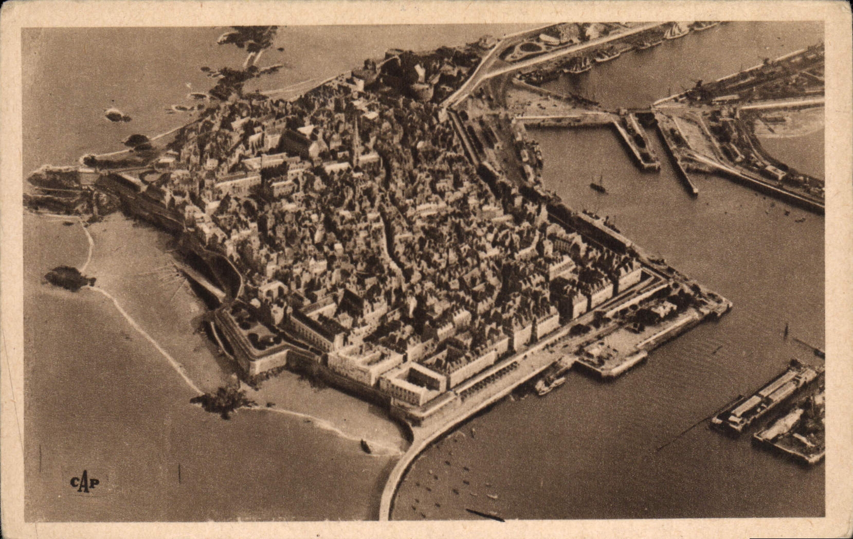 St-Malo — Vue aérienne — C.A.F. — n° 214