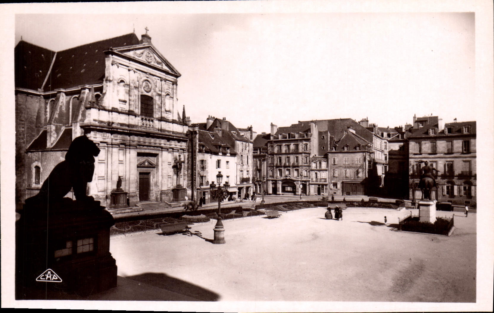 VANNES - La Place de l'Hôtel de Ville — éditeur C.A.P. Strabourg, n°4