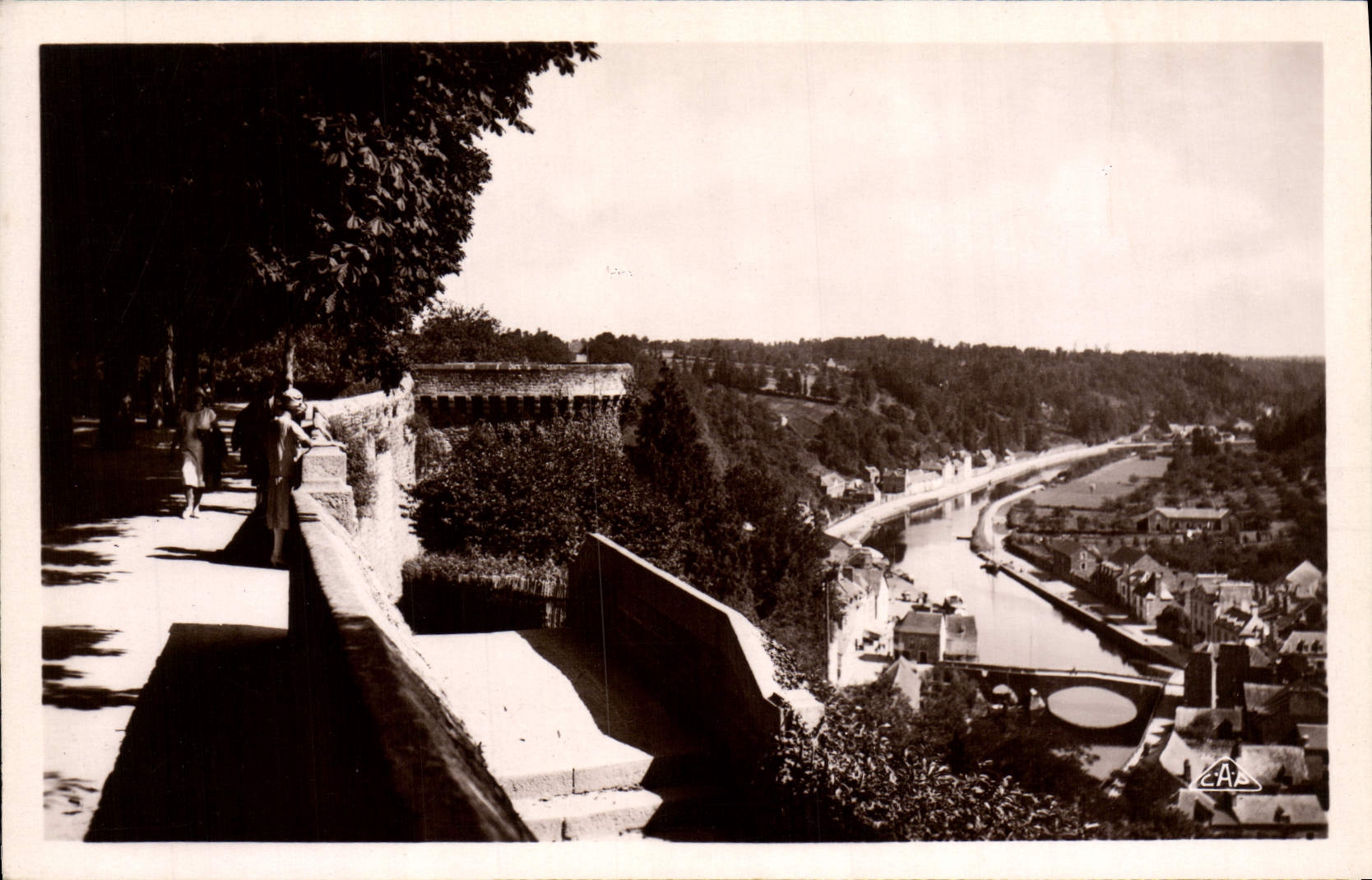 Dinan — La Tour Sainte-Catherine et vue sur la Rance — C.A. P. Strasbourg