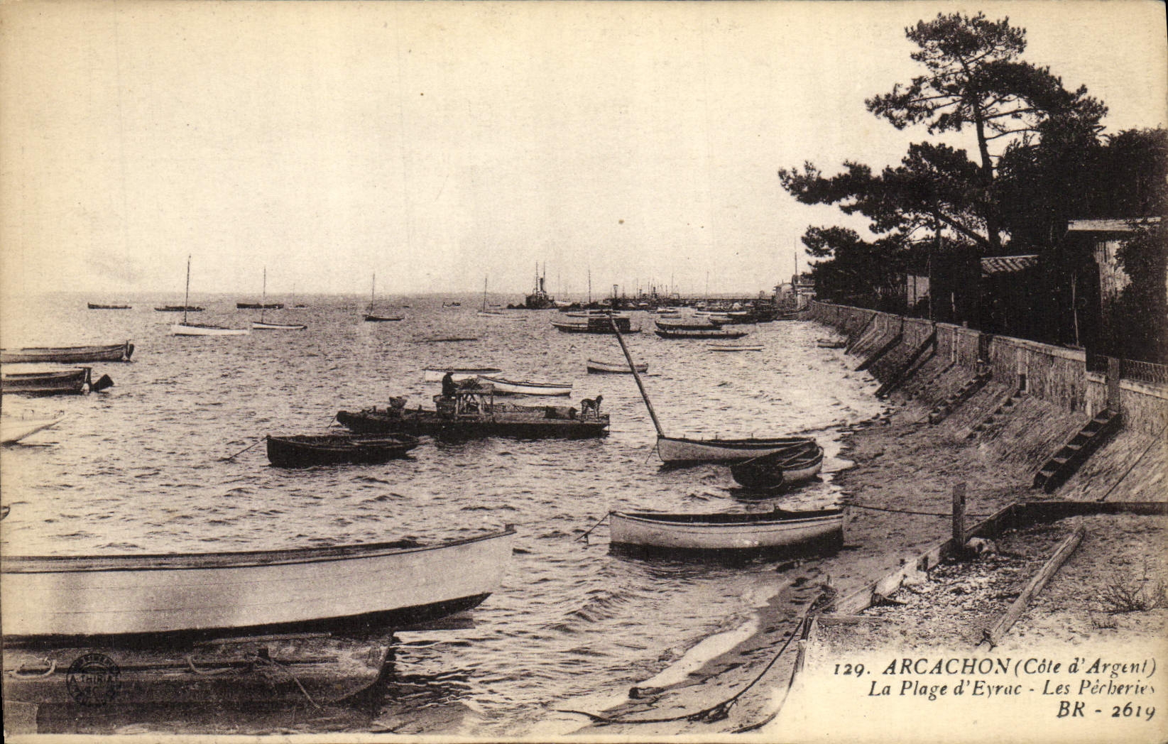 CPA Arcachon La Plage d'Eyrac Les pecheries Bateaux Barques 