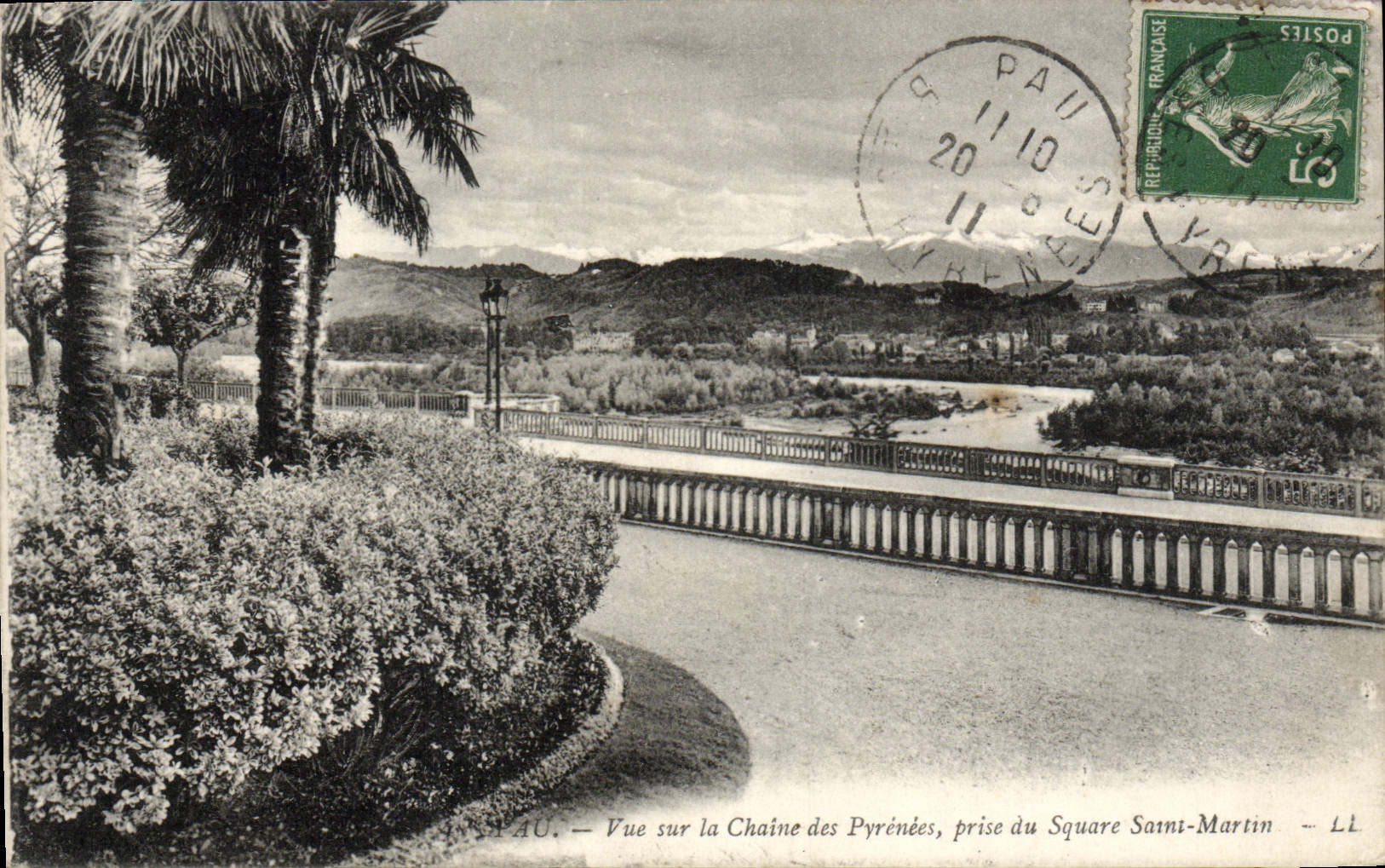 Pau — Vue sur la Chaîne des Pyrénées, prise du Square Saint-Martin — LL