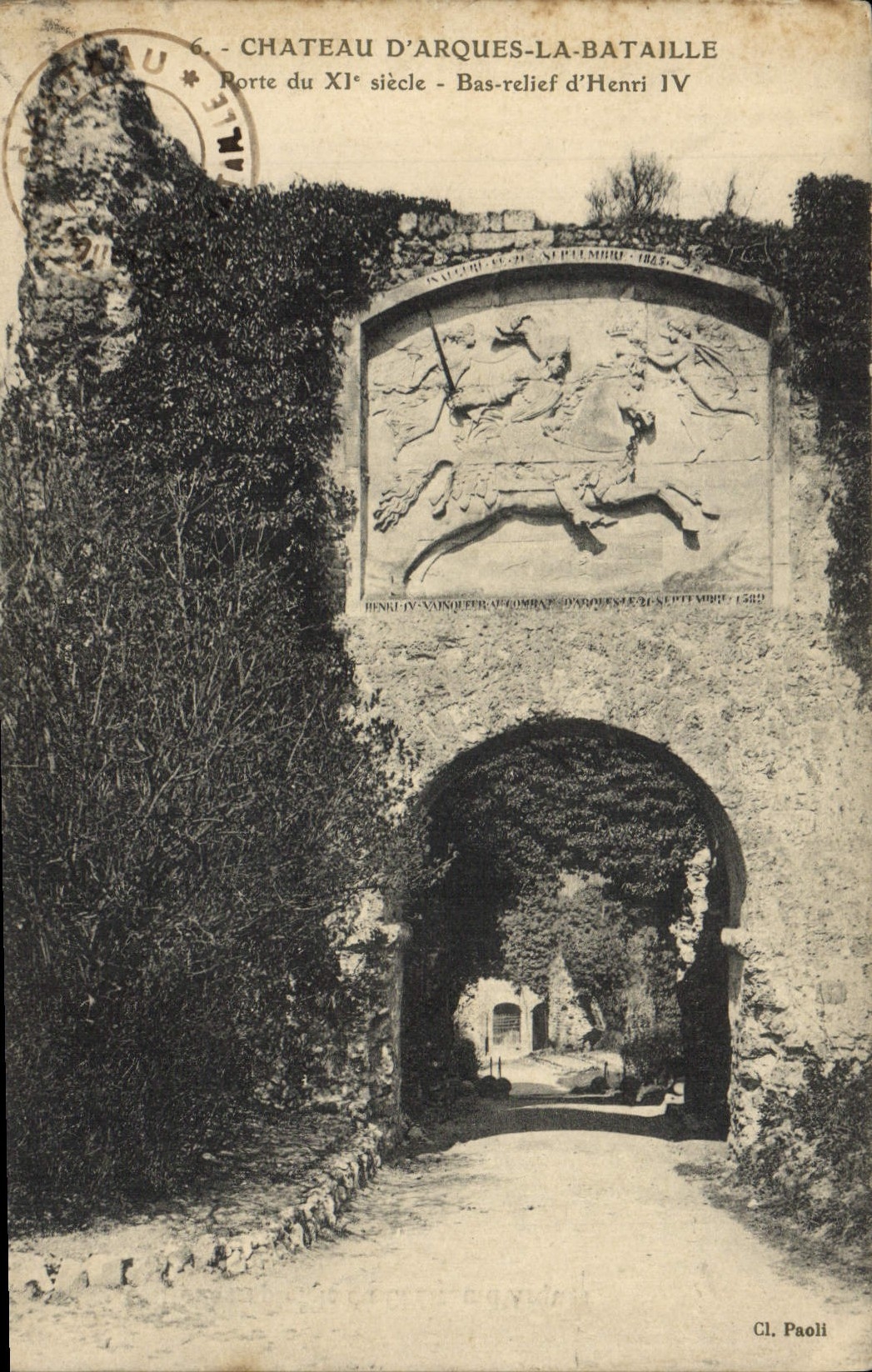 CPA Chateau D'Arques La Bataille Porte du 11eme Bas relief d'Henri IV