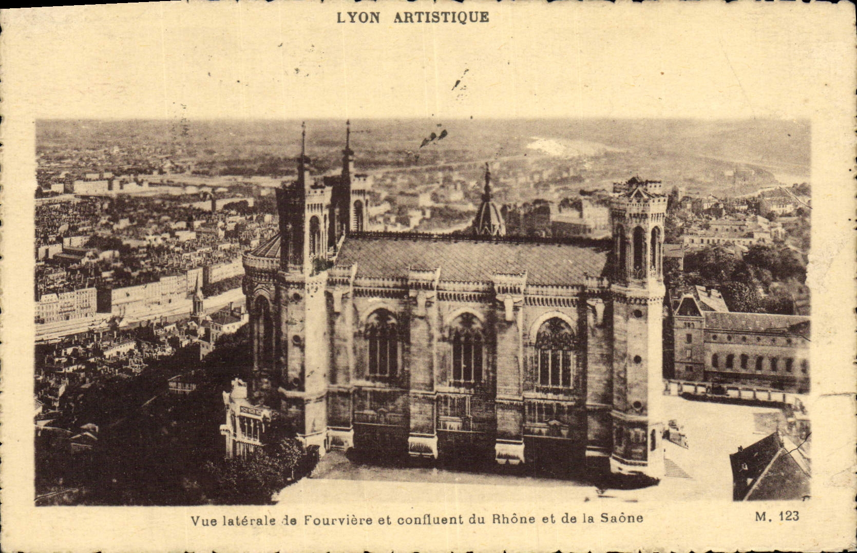Vue latérale de Fourvière et confluent du Rhône et de la Saône — Lyon Artistique, M. 123