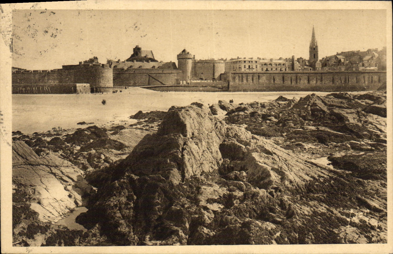 Saint-Malo — La Ville vue du Fort National — Les Éditions d'Art Yvon