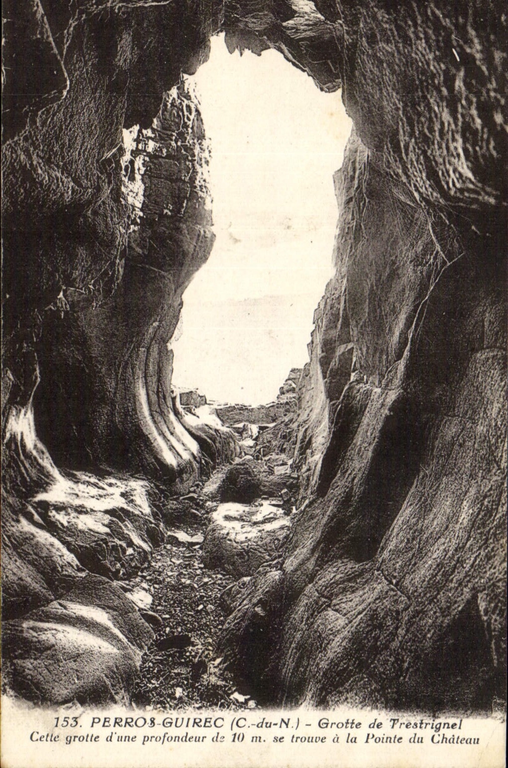Grotte de Tréstrignel — Perros-Guirec (C.-du-N.) — Phototypie A. Davers