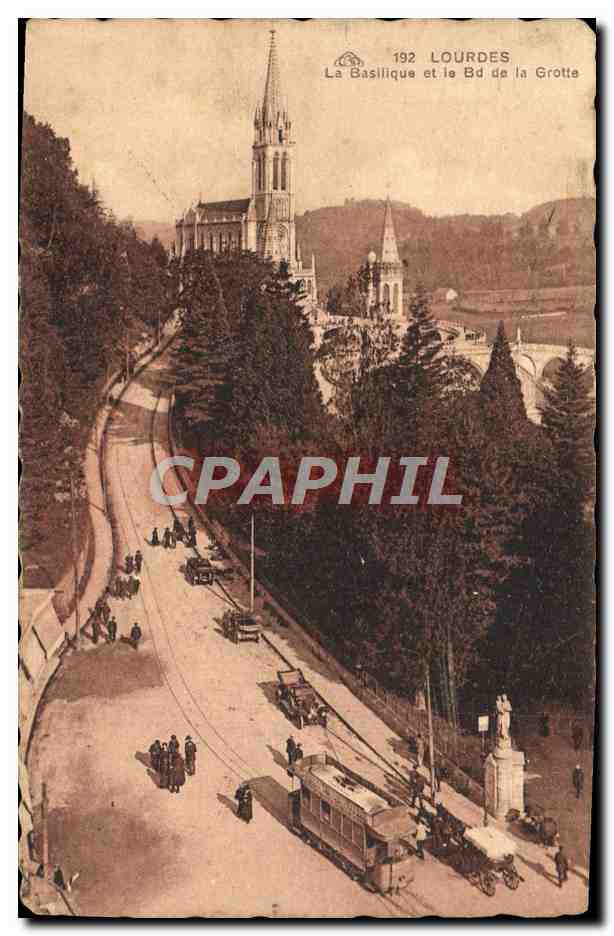 CPA Lourdes La Basilique et le Bd de la Grotte Tramway