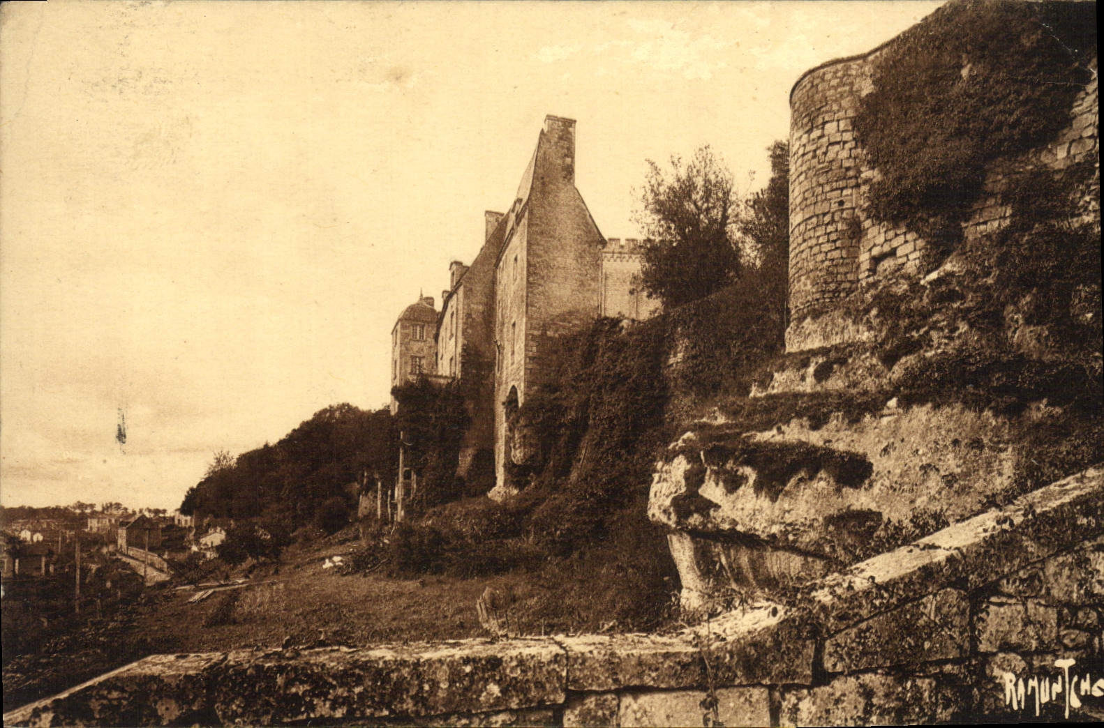 CPA Vieux Chateau d'Aunis et Saintonge Pons 