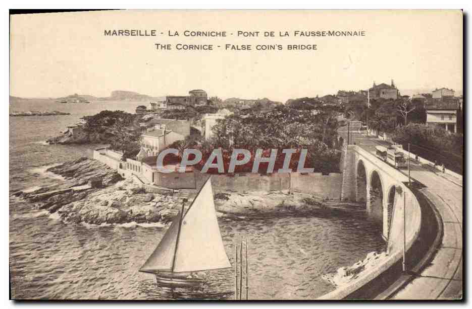 CPA Marseille La Corniche Pont de la Fausse Monnaie Bateau