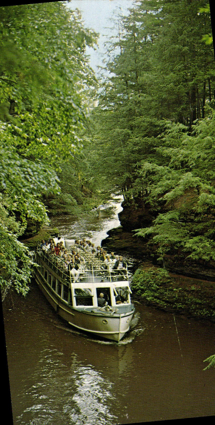 CPM Through The Hole Riverview Boat Line Wisconsin Dells Wisconsin Bateau