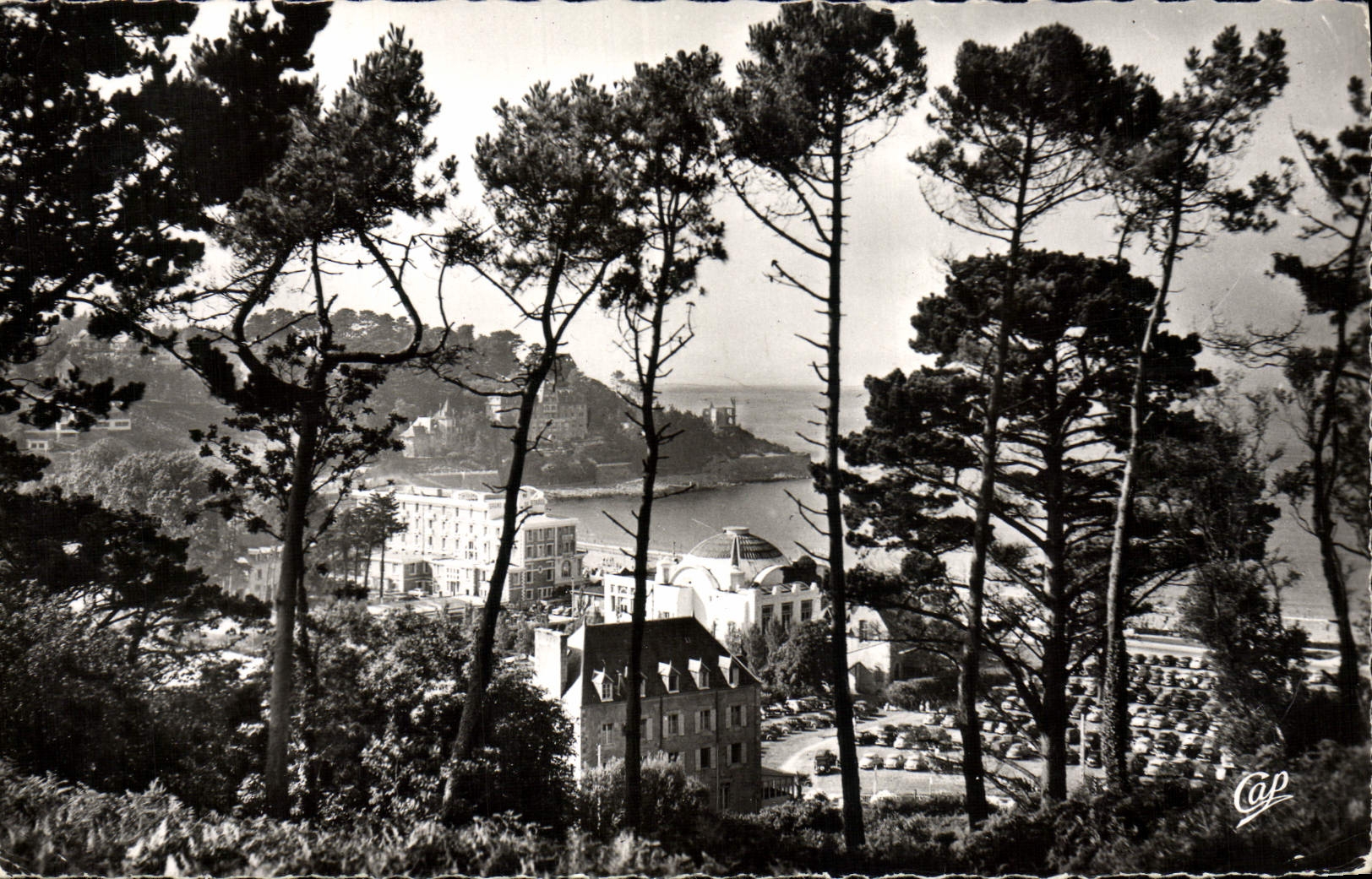Vue de Trestraou — La Plage de la Corniche — éditeur REAL-PHOTO, n° 1064