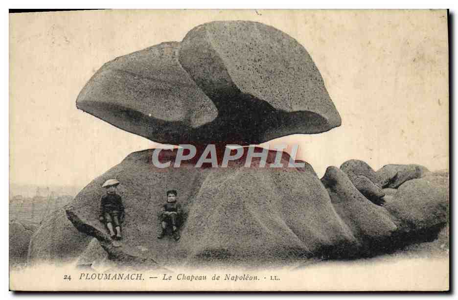 CPA Ploumanach Le Chapeau de Napoleon 1er Enfants