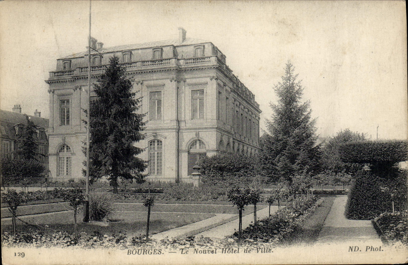 CPA Bourges Le Nouvel Hotel de Ville