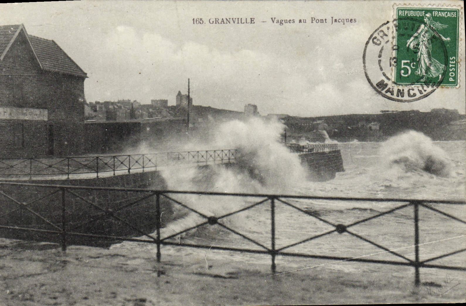 Granville — Vagues au Pont Jacques — Éditions Granville, n°165
